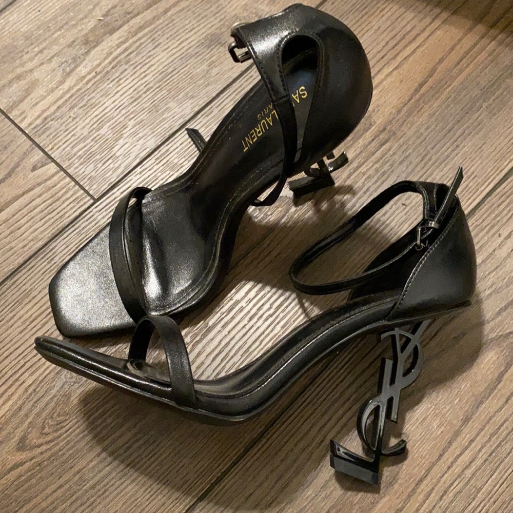 Brand new never worn Louis Vuitton Opyum heels